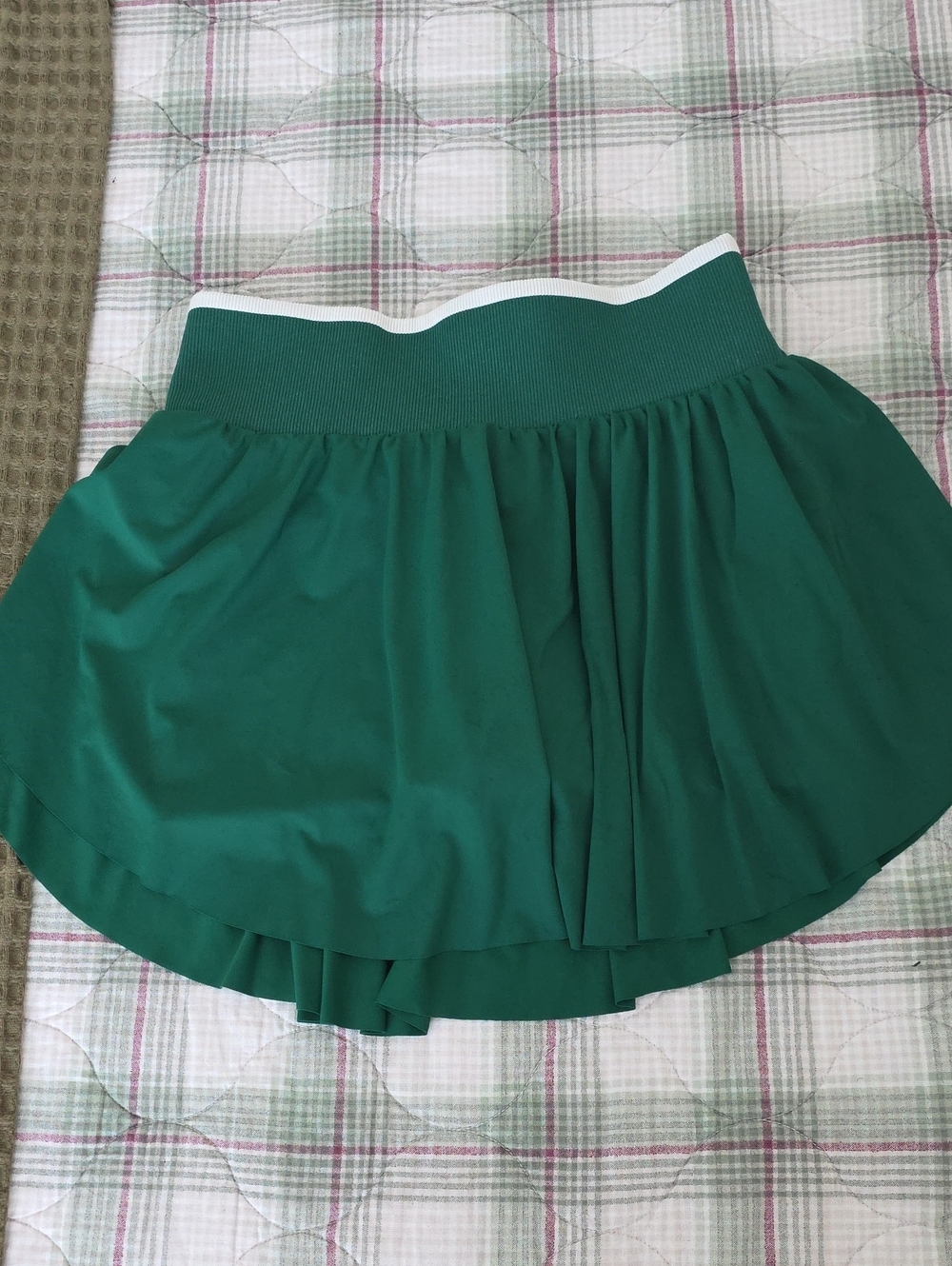 Sporty Women's Emerald Green Skirt with Elastic Waistband